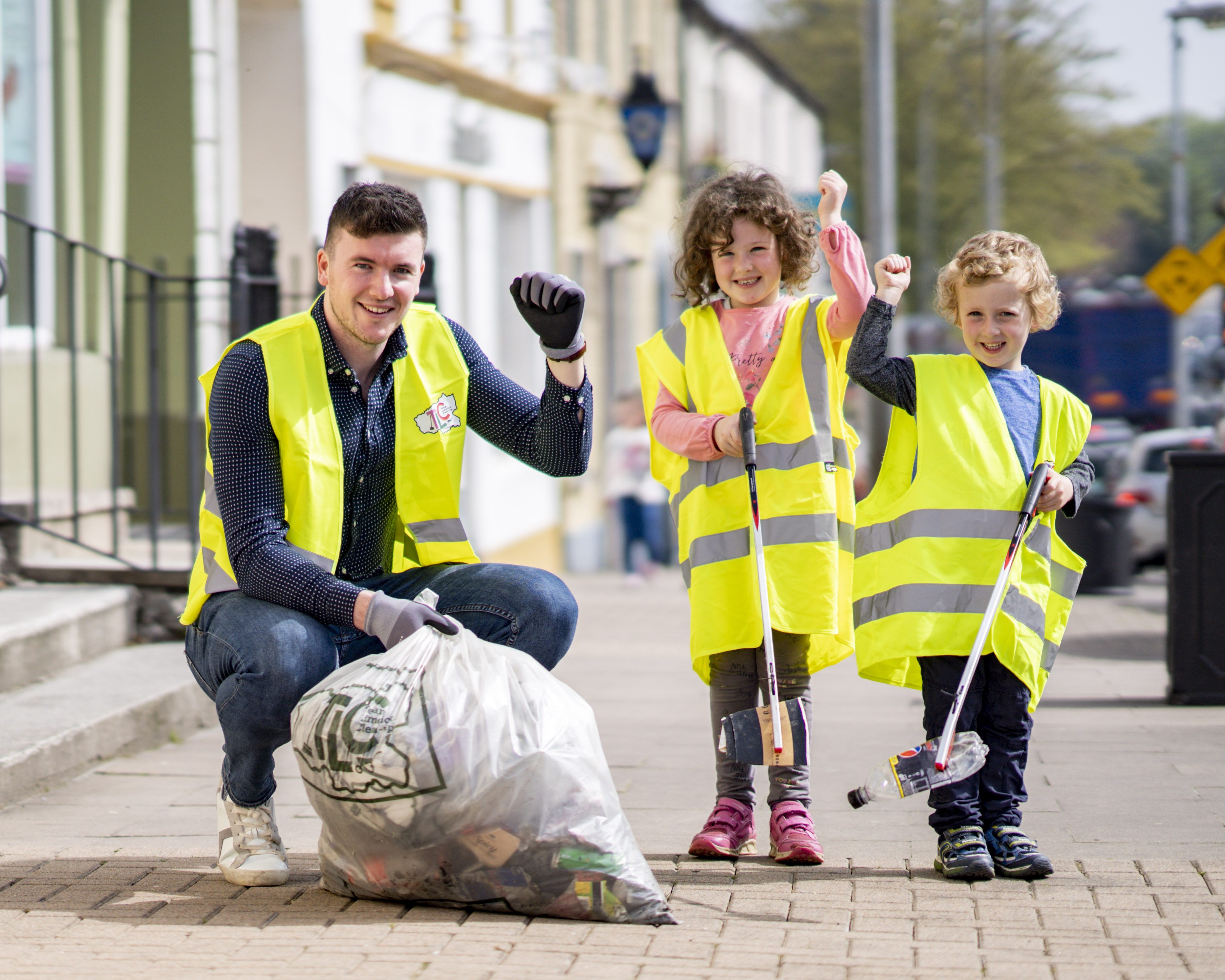 19/04/2019Limerick Hurling Captain, Declan Hannon pictured with Lillie and Joe Kennedy from Adare at The Team Limerick Clean-Up (TLC) in Limerick. Pic: Don Moloney